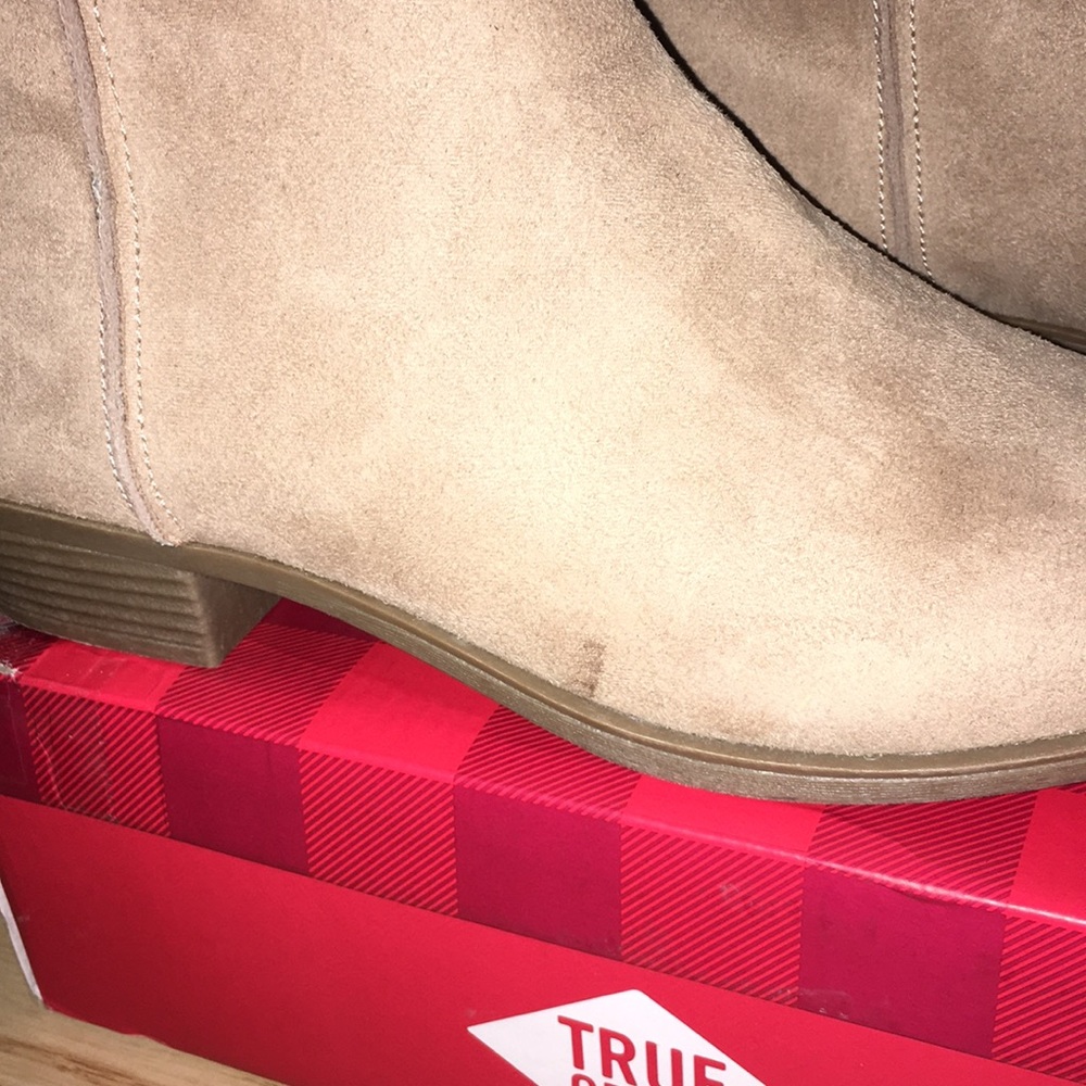 New True Craft 1” Heel Suede Feel Booties Natural - Picture 5 of 8